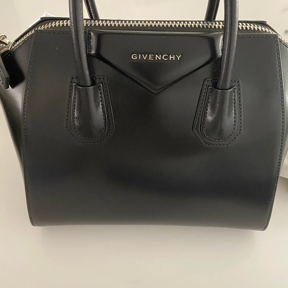 Givenchy Antigona Small Top Handle Bag in Box Leather - Picture 3 of 6